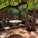 La Des Amandiers Bed & Breakfast