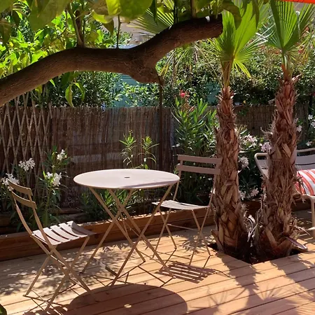 La Des Amandiers Bed & Breakfast