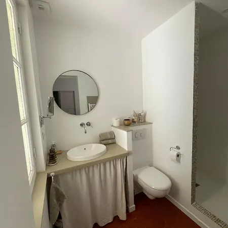 La Des Amandiers Bed & Breakfast *