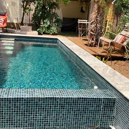 Bed & Breakfast La Des Amandiers 4*