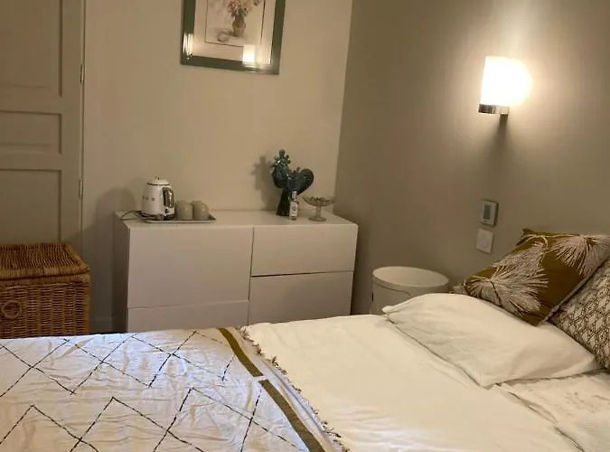 Bed & Breakfast La Des Amandiers 4*