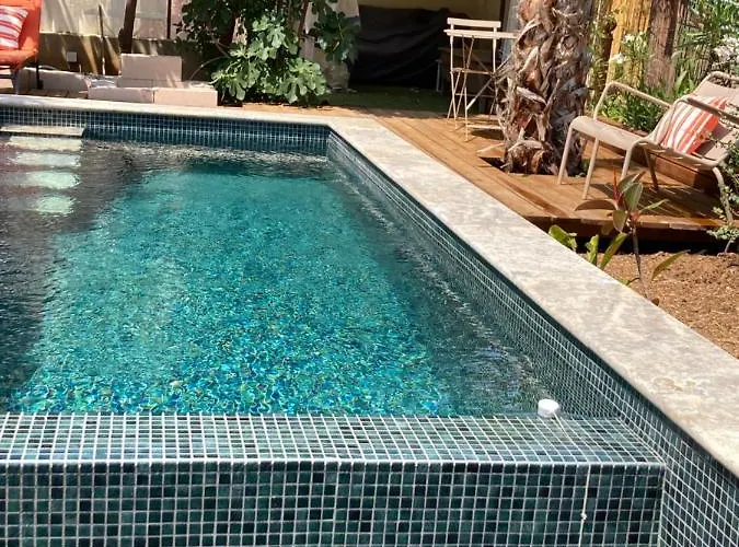 Bed & Breakfast La Des Amandiers 4*