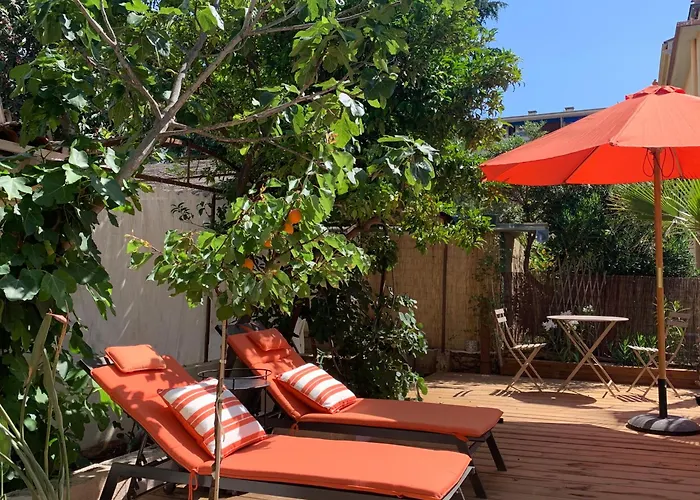 La Des Amandiers Bed & Breakfast 4*